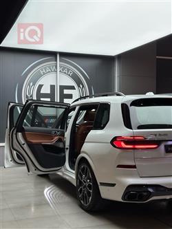 بی ئێم دەبڵیو X7